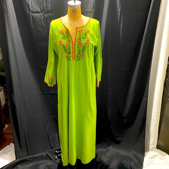 Vintage green Josefa hand embroidered dress made in Mexico - Picture 1 of 15
